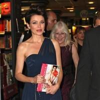 Dannii Minogue signs copies of her book My Style | Picture 89502